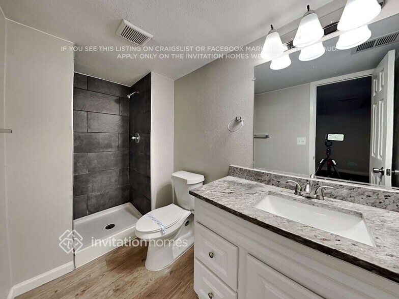 Building Photo - 16725 E Napa Dr