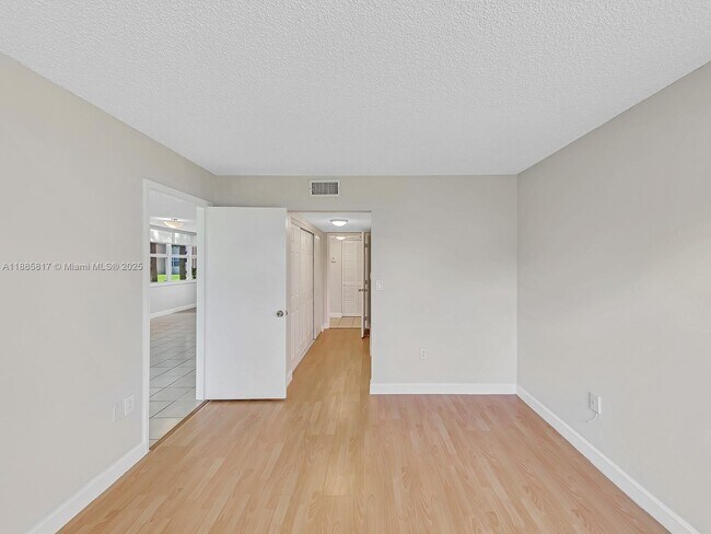 Building Photo - 9451 Evergreen Pl