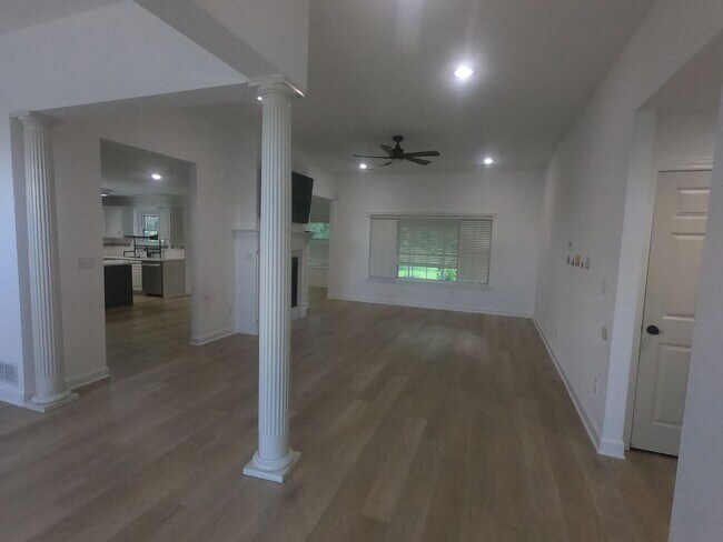Building Photo - Charming Home in a Prime Columbia Location