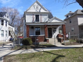 Building Photo - 306 Gold Ave NW