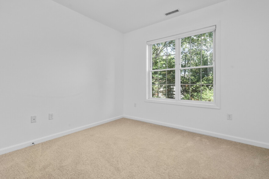 guest bedroom - 13 Morgan Dr