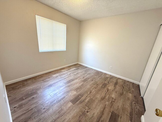 Building Photo - GORGEOUS 3BED/2.5BATH SINGLE FAMILY HOME