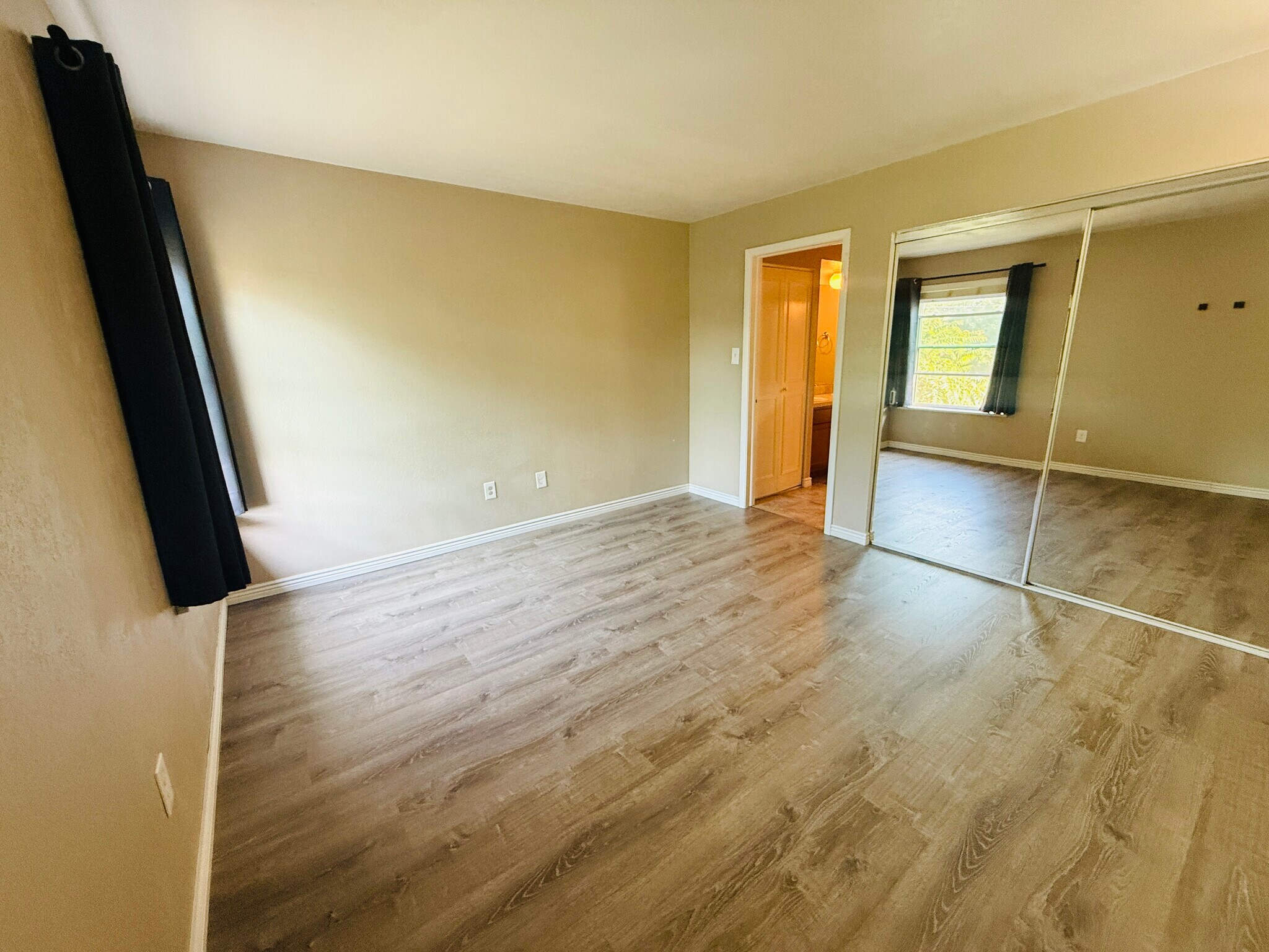 Building Photo - 2227 Canyon Blvd