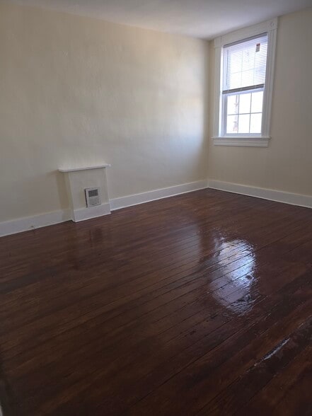 Primary Bedroom - 707 Bunnecke Ave