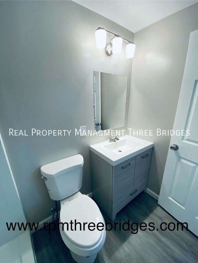 Building Photo - 28 Redwood Dr