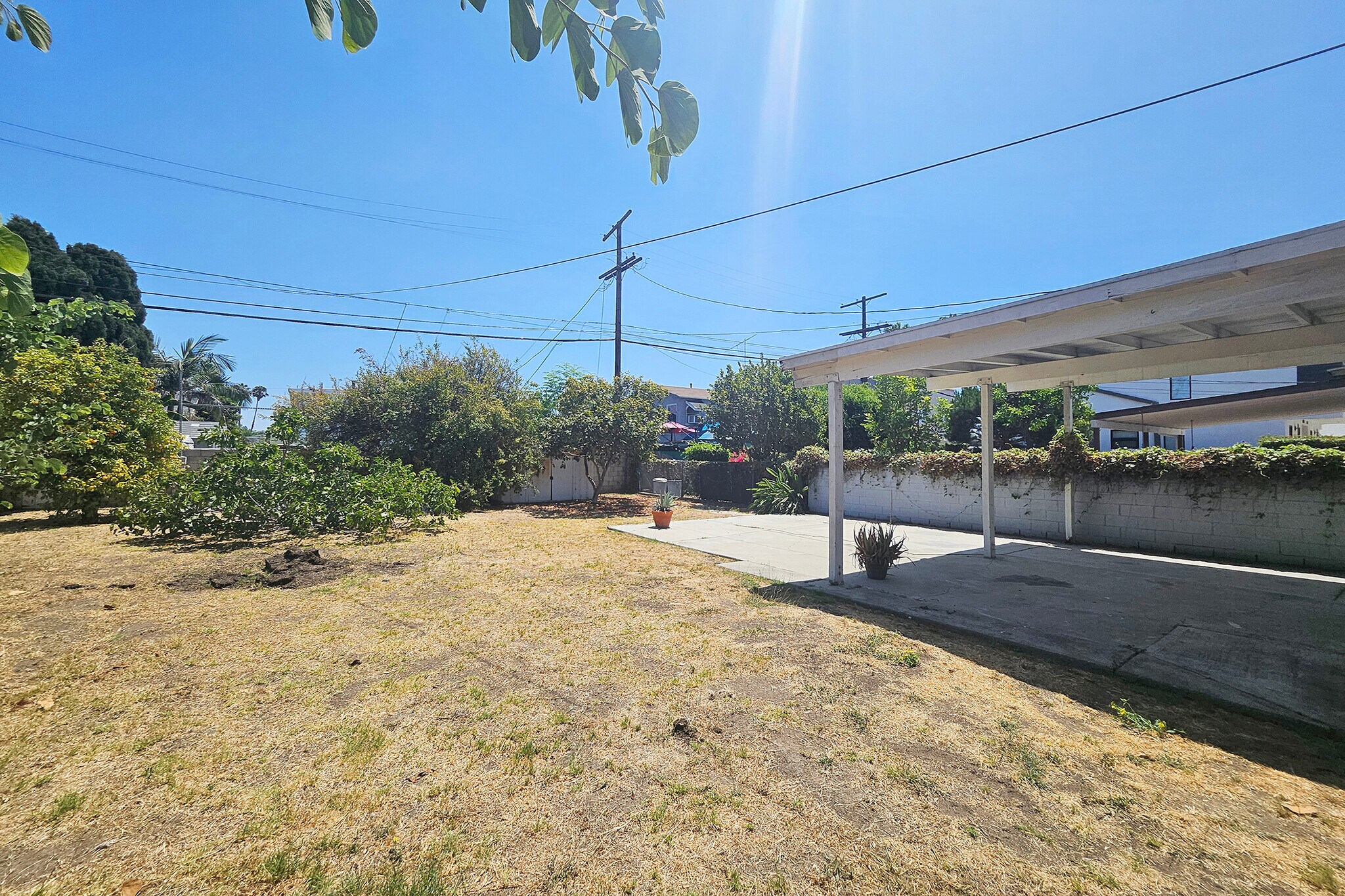 Building Photo - 648 N Heliotrope Dr