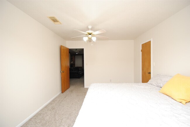 Building Photo - 15007 Pebble Bend Dr