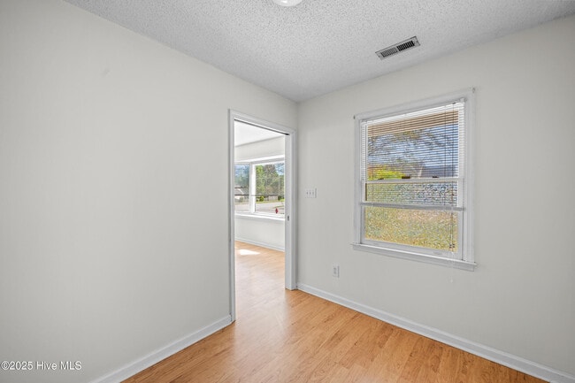 Building Photo - 314 Pebble Ln