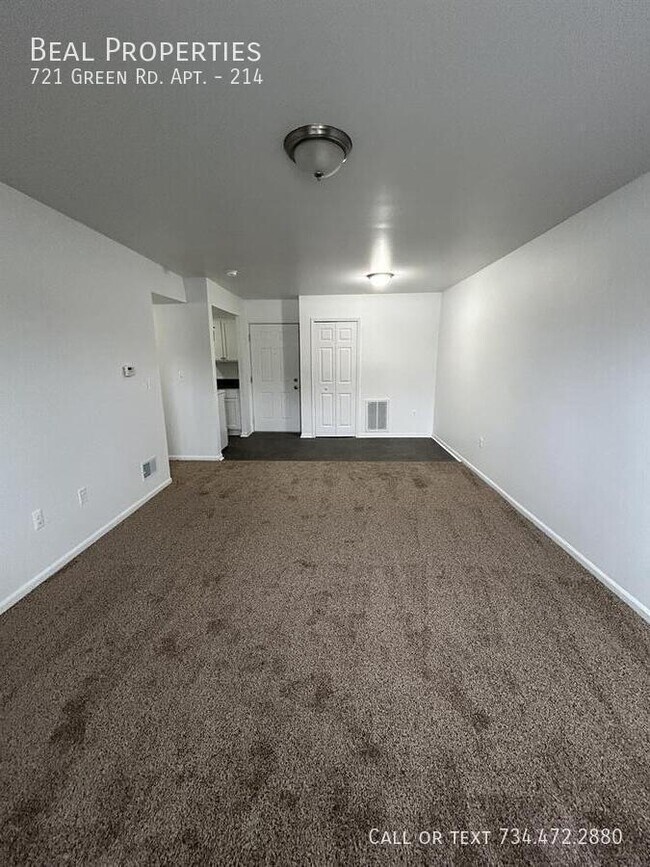 Building Photo - 721 Green Rd