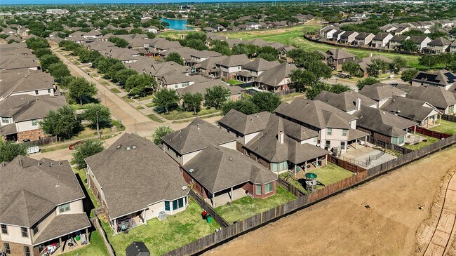 Building Photo - 26311 Parkman Grove Dr