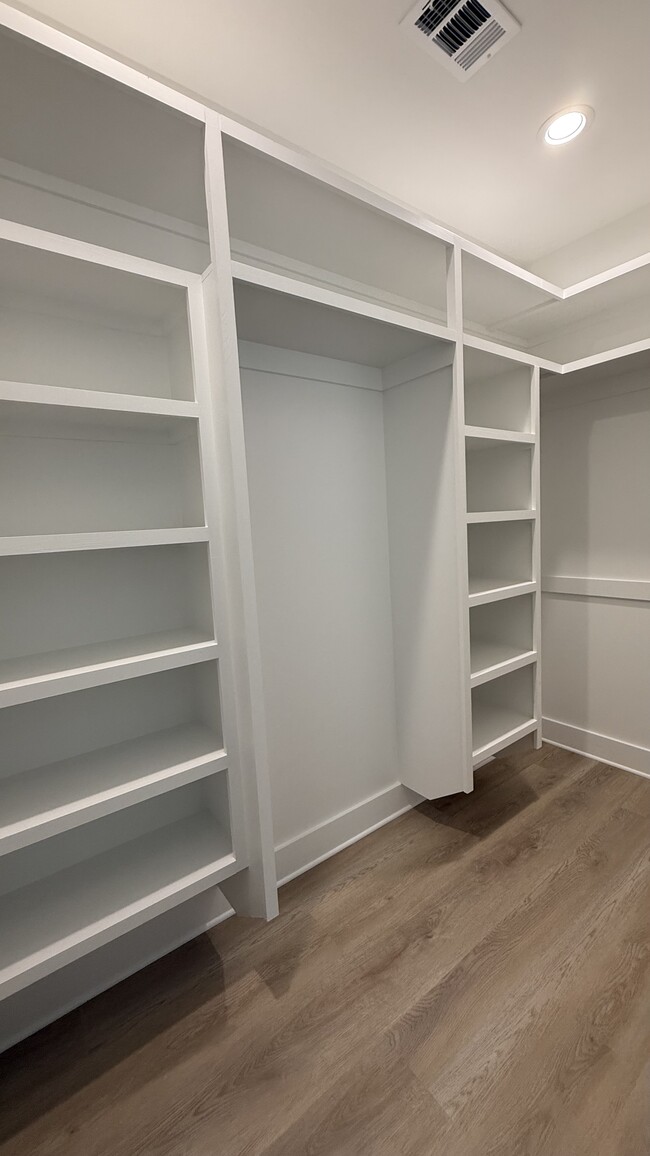 Building Photo - 219 Fox Chase Cir