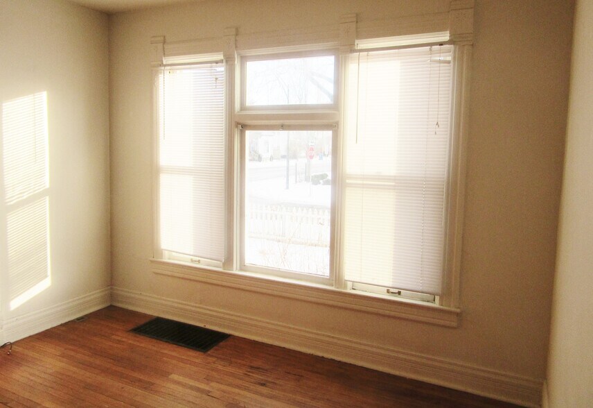 Building Photo - 701 N Randolph St