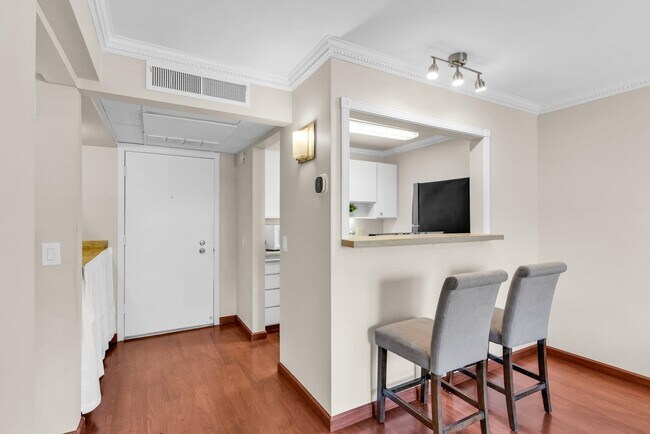 Building Photo - 470 N Civic Dr