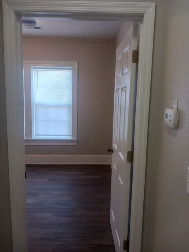 Building Photo - 3 bedroom, 2 bath with office in Frederick...