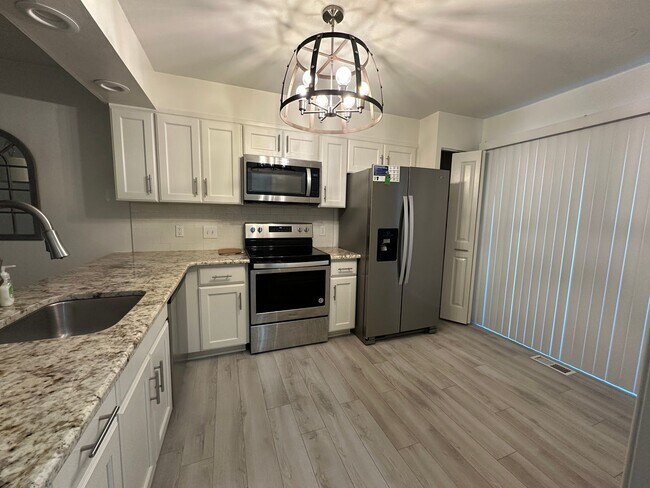 Building Photo - 838 Green Ridge Dr