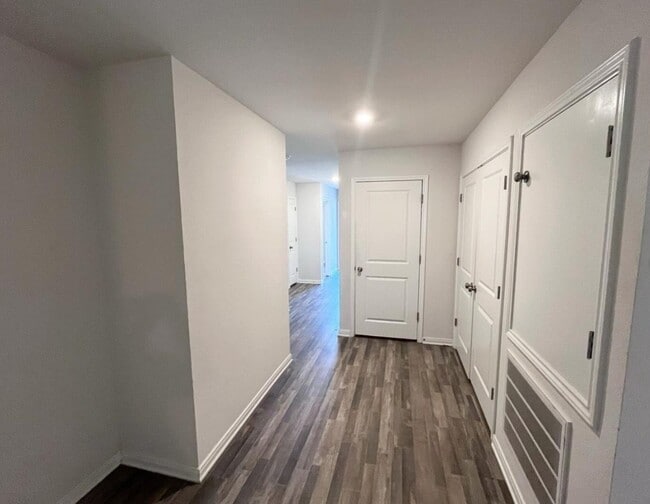 Building Photo - 15717 Del Norte Dr