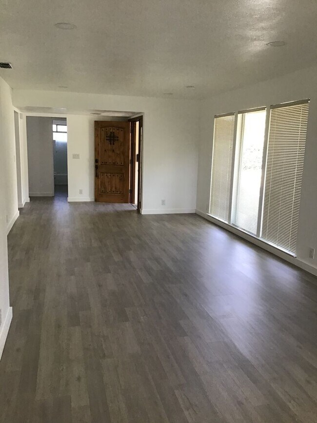 Building Photo - Beautiful Rocklin home