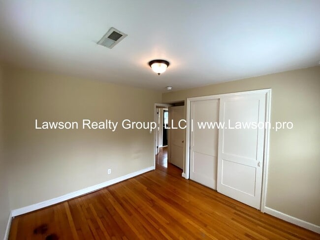 Building Photo - Charming South Roanoke Two Bedroom-One Lev...