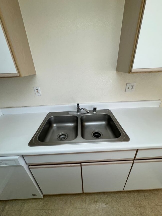 Building Photo - 1 bedroom 1 bath - Apartment Near Casinos with Attached Garage