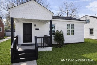 Building Photo - 307 Manhattan Ave