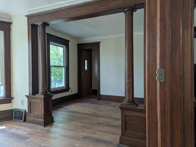 Building Photo - 1022 W Washington St