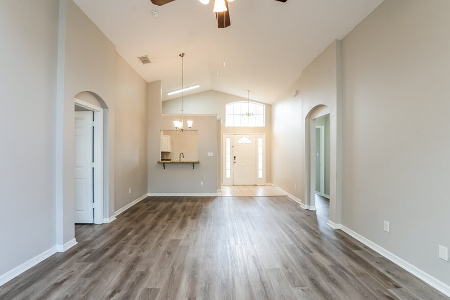 Building Photo - 7920 Oakstone Ct