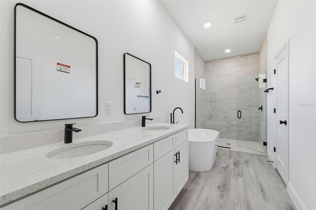 Building Photo - 13505 SW 81 Cir