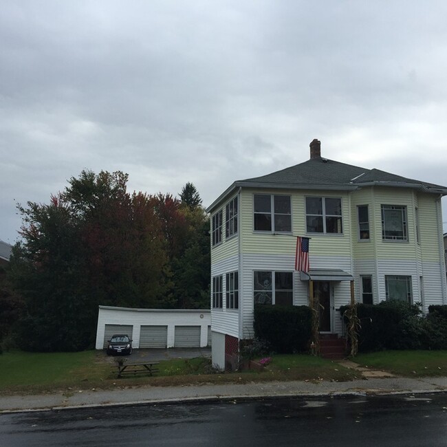 Building Photo - 336 Parker St