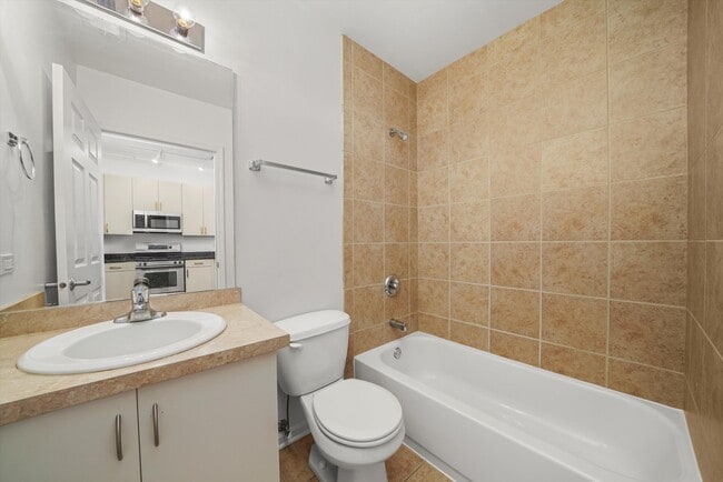 Building Photo - 873 N Larrabee St