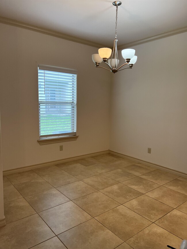 Building Photo - 10510 Sandia Dr