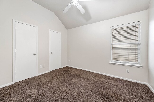 Building Photo - 927 Hannah Falls Ln