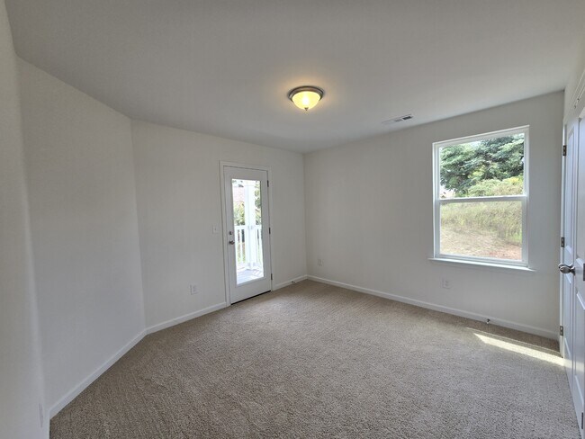 Building Photo - 5140 Pace Pk Cir