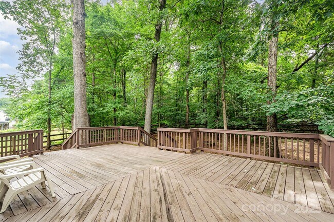 Building Photo - 8256 Chatham Oaks Dr