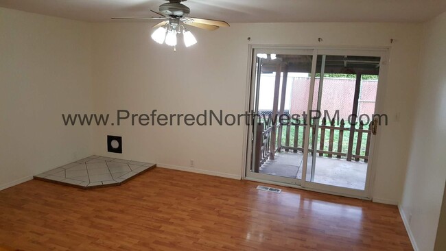 Building Photo - River Road 4 bedroom home!