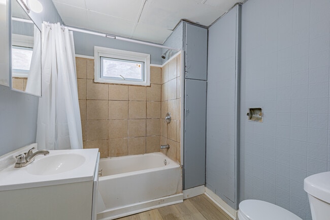 Building Photo - 383 Champlain St