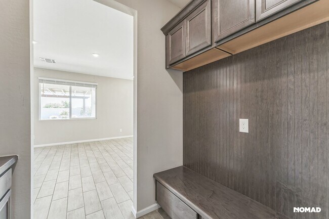 Building Photo - Spacious 5BR House in Casa Grande