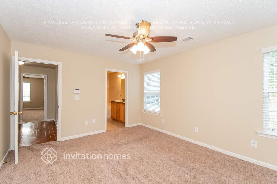 Building Photo - 23 Roxbury Ln