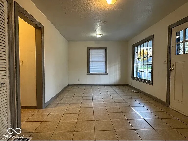 Building Photo - 1604 W 11th St