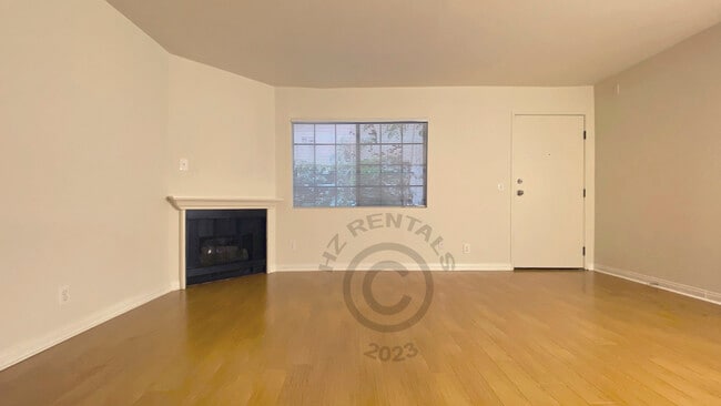 Building Photo - 4651 Cahuenga Blvd