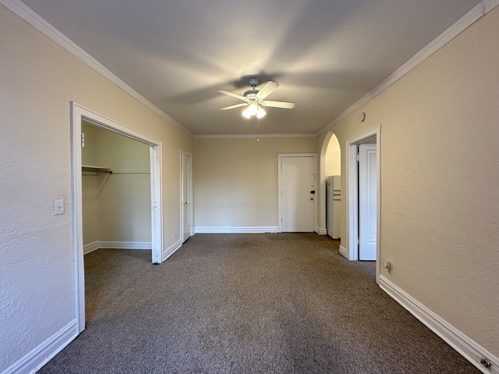 Building Photo - 4834 N Damen Ave