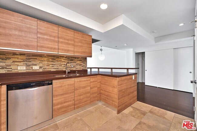 Building Photo - 3785 Wilshire Blvd