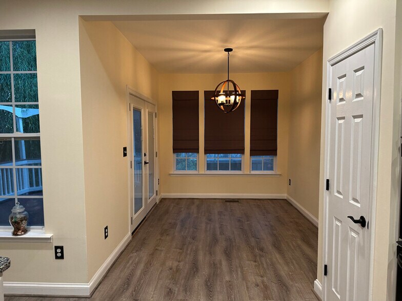 Building Photo - 644 Springhouse Square SE
