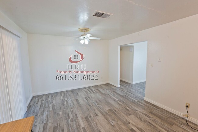 Building Photo - SW-Bakersfield 3 bedrooms 1 baths