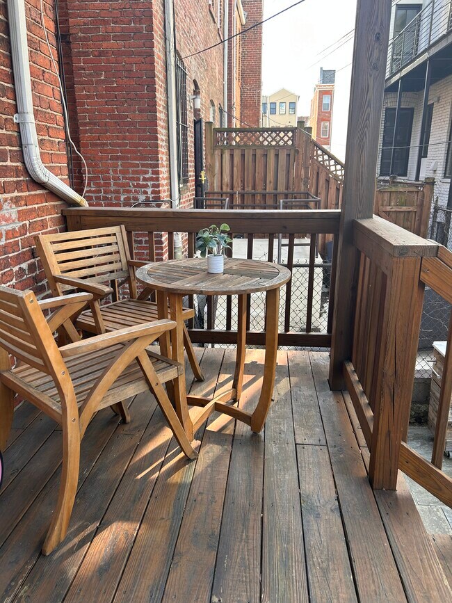 Private back deck - 1241 Kenyon St NW