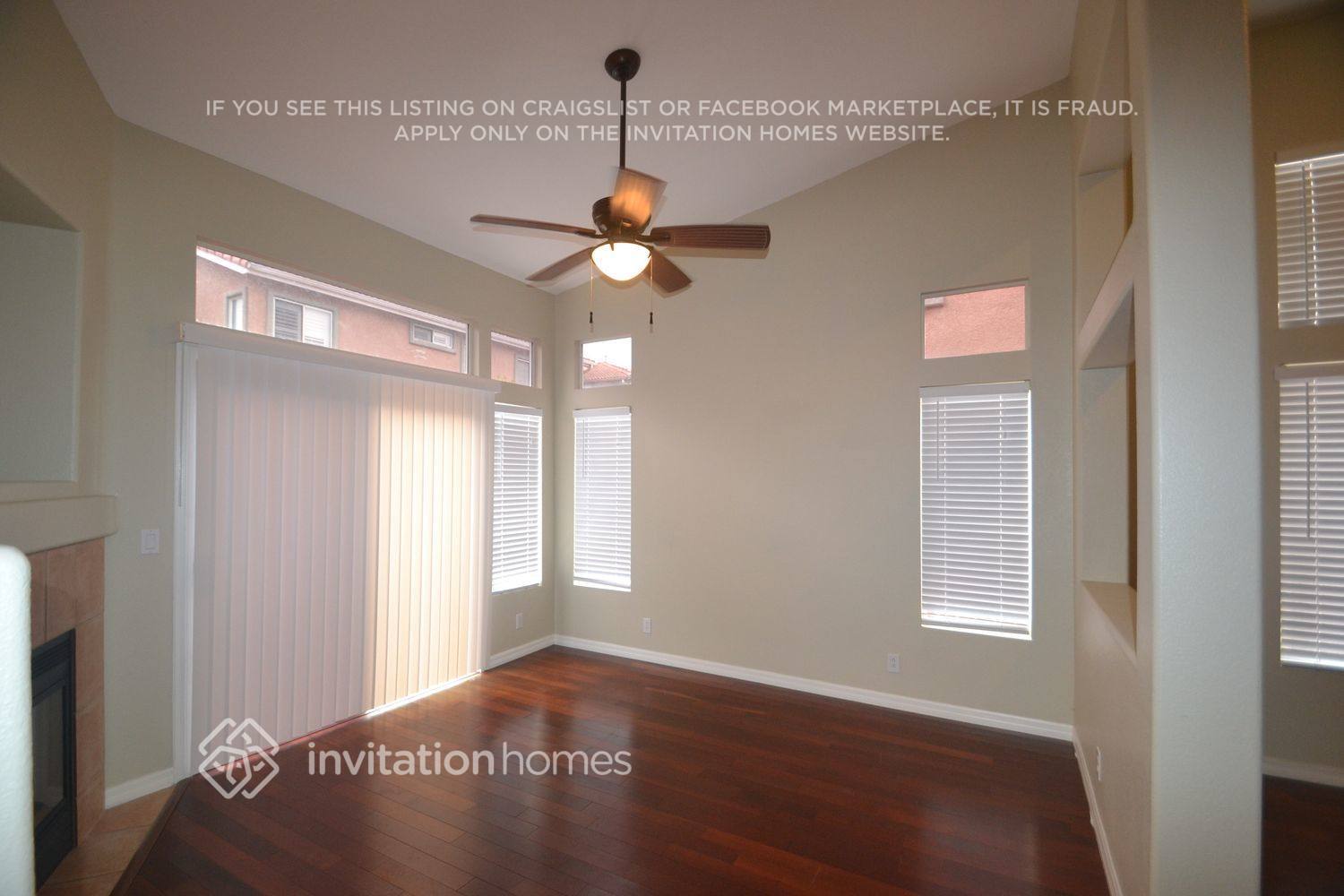 Building Photo - 488 Vista del Sol