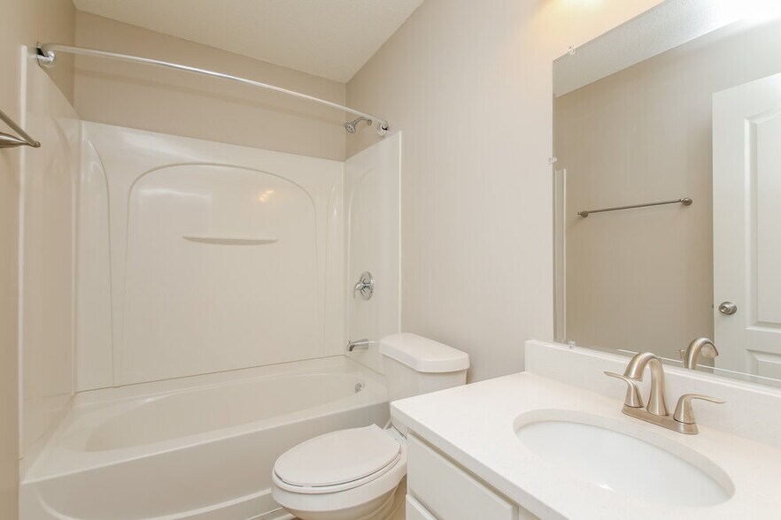 Building Photo - 225 Comet Ct