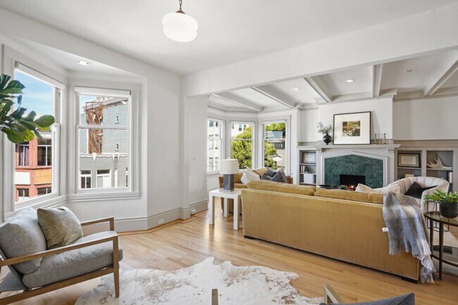 Building Photo - Gorgeous 4BR/2.5BA Nob Hill Home with Shar...