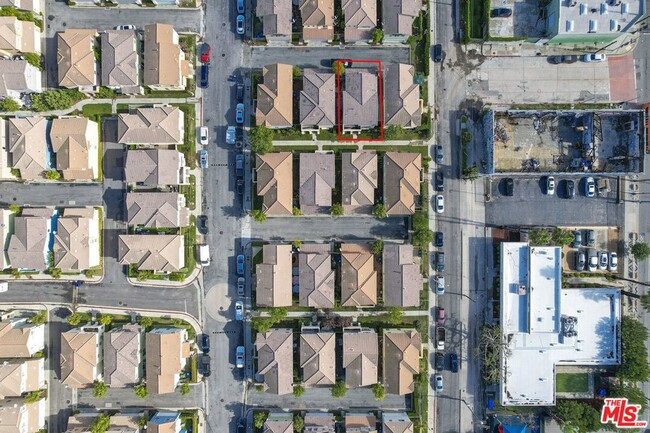 Building Photo - 121 Cancion Way