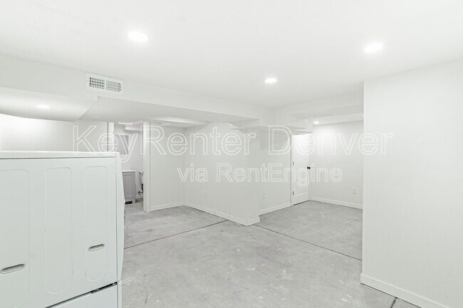 Building Photo - 421 N Stuart St