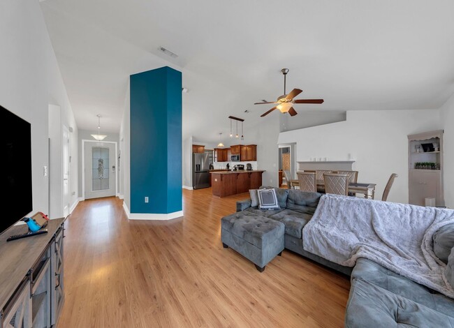 Building Photo - 131 Bronze Cir